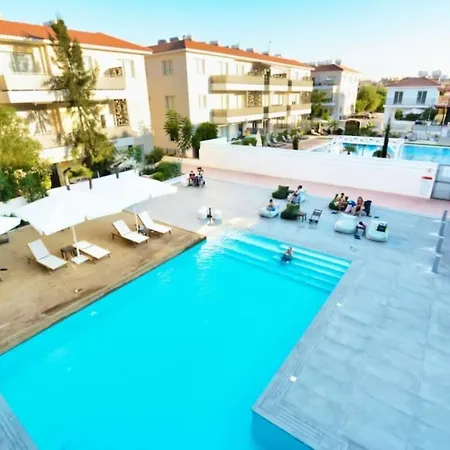 Sunnyvillas Mythical Gym Swimming Pool S19 דירה